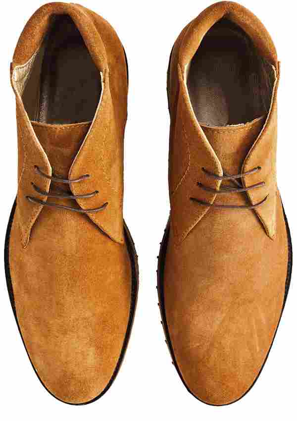 https://lombodoferreiro.pt/wp-content/uploads/2017/05/inner_yellow_shoes.jpg